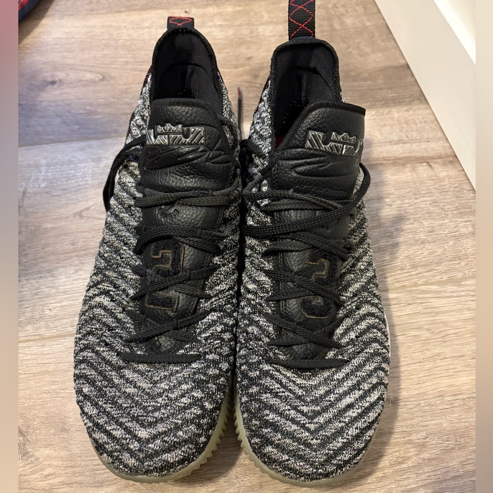 LeBron XVI Oreo - used